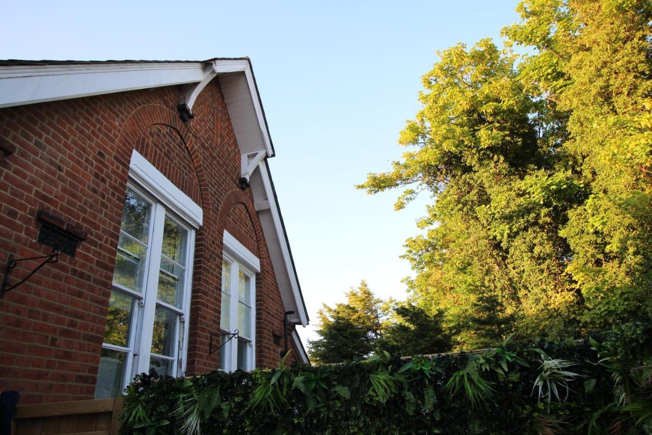 The Old Schoolhouse Villa วิทสเตเบิล ภายนอก รูปภาพ